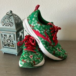 LIMITED EDITION Run Merry Brooks